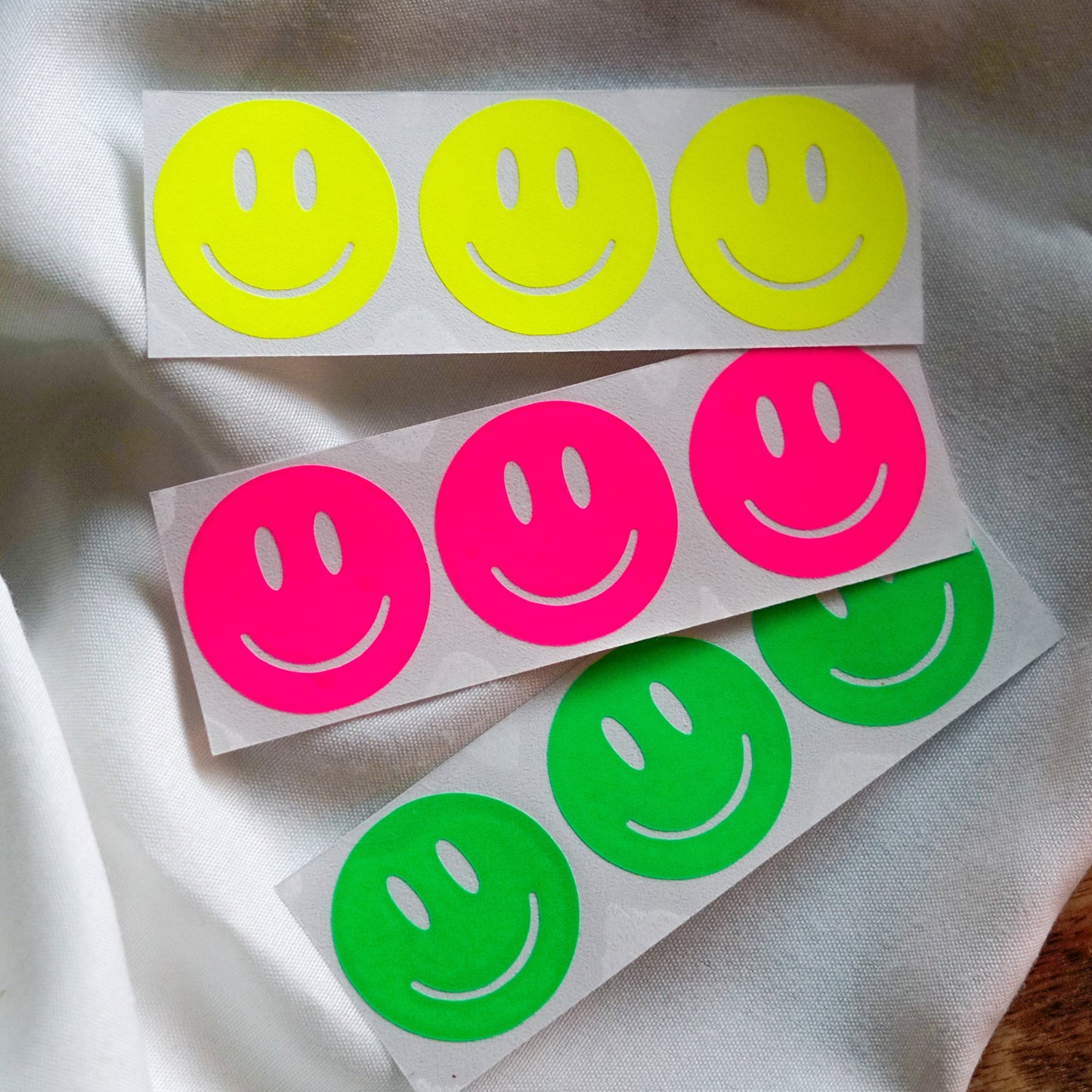 Sticker - Neon Smiley